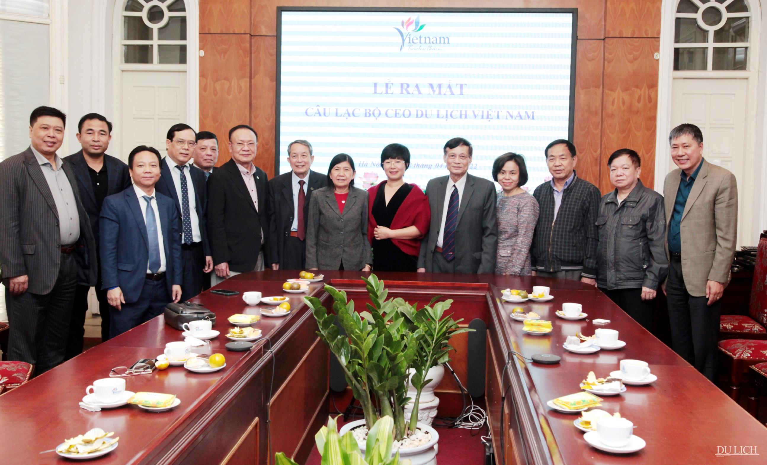 Các thành viên tham gia lễ ra mắt Câu lạc bộ CEO Du lịch Việt Nam